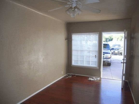 2nd image of 9728 1/2 Oak St