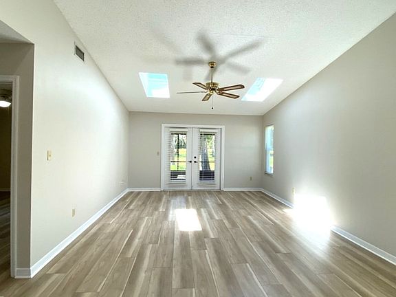 4th image of 110 Bob White Ct