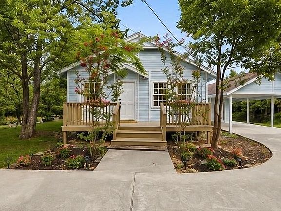 3rd image of 506 Texas St