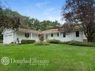 11 Brycewood Dr, Dix Hills, NY 11746