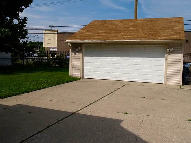 438 Clyde Ave photo 1