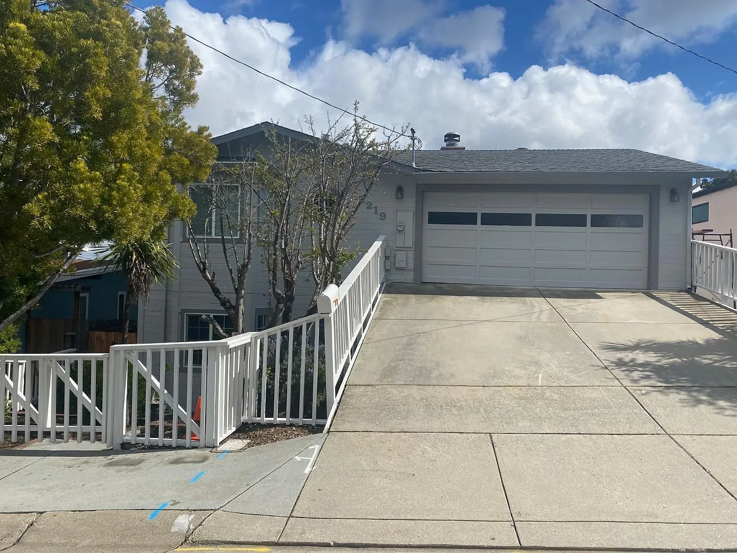 2219 Thurm Ave photo 1