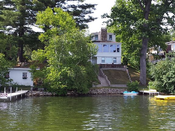 100+ feet of lakefront