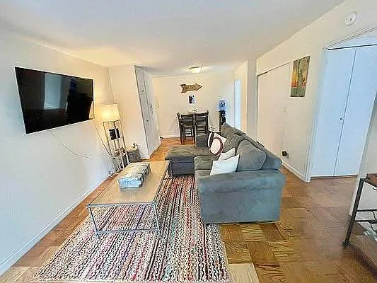 279 East 44th Street — Photo 3