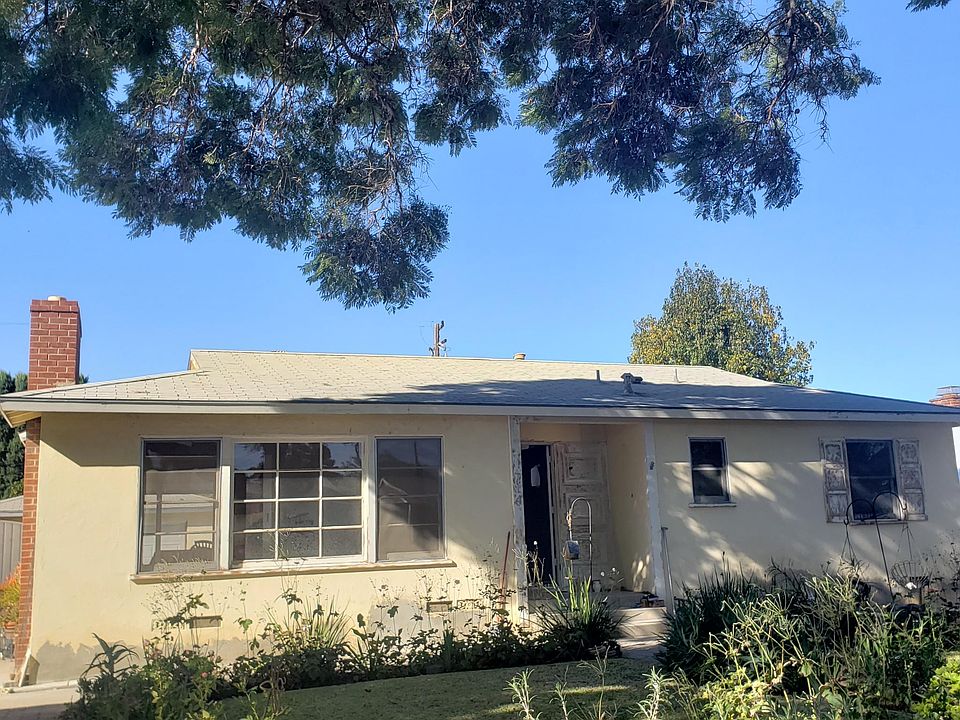 Front view of the house (please be advised we are in the process of painting the exterior the same color.)