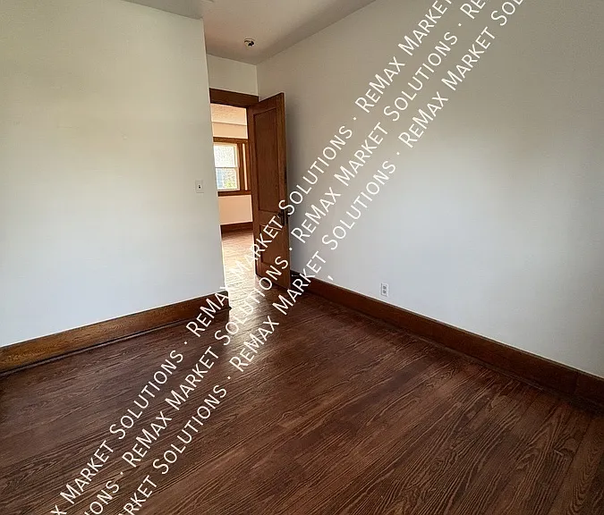 541 Park Ave — Photo 19