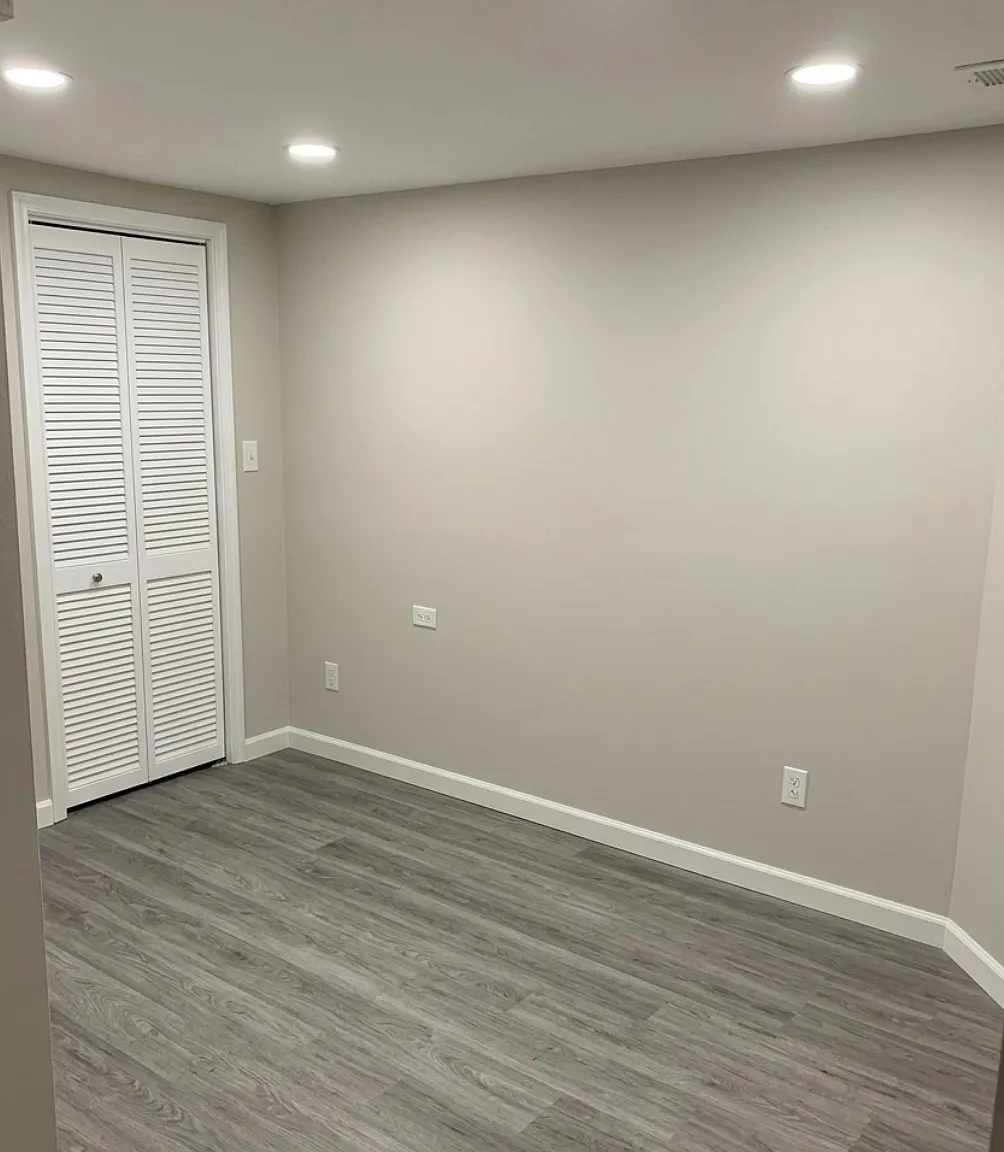 940 N Hamlin Ave — Photo 3