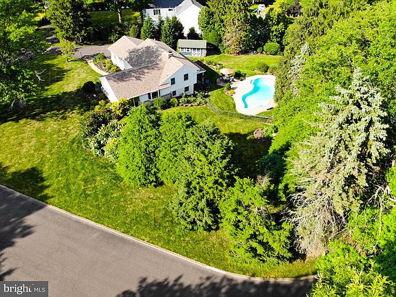 2nd image of 84 Woodstock Dr