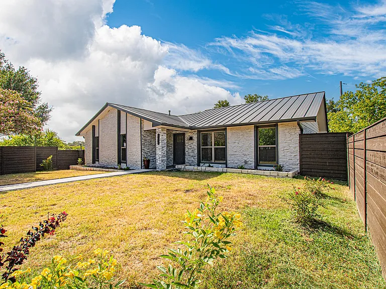 3907 Chase Cir — Photo 6