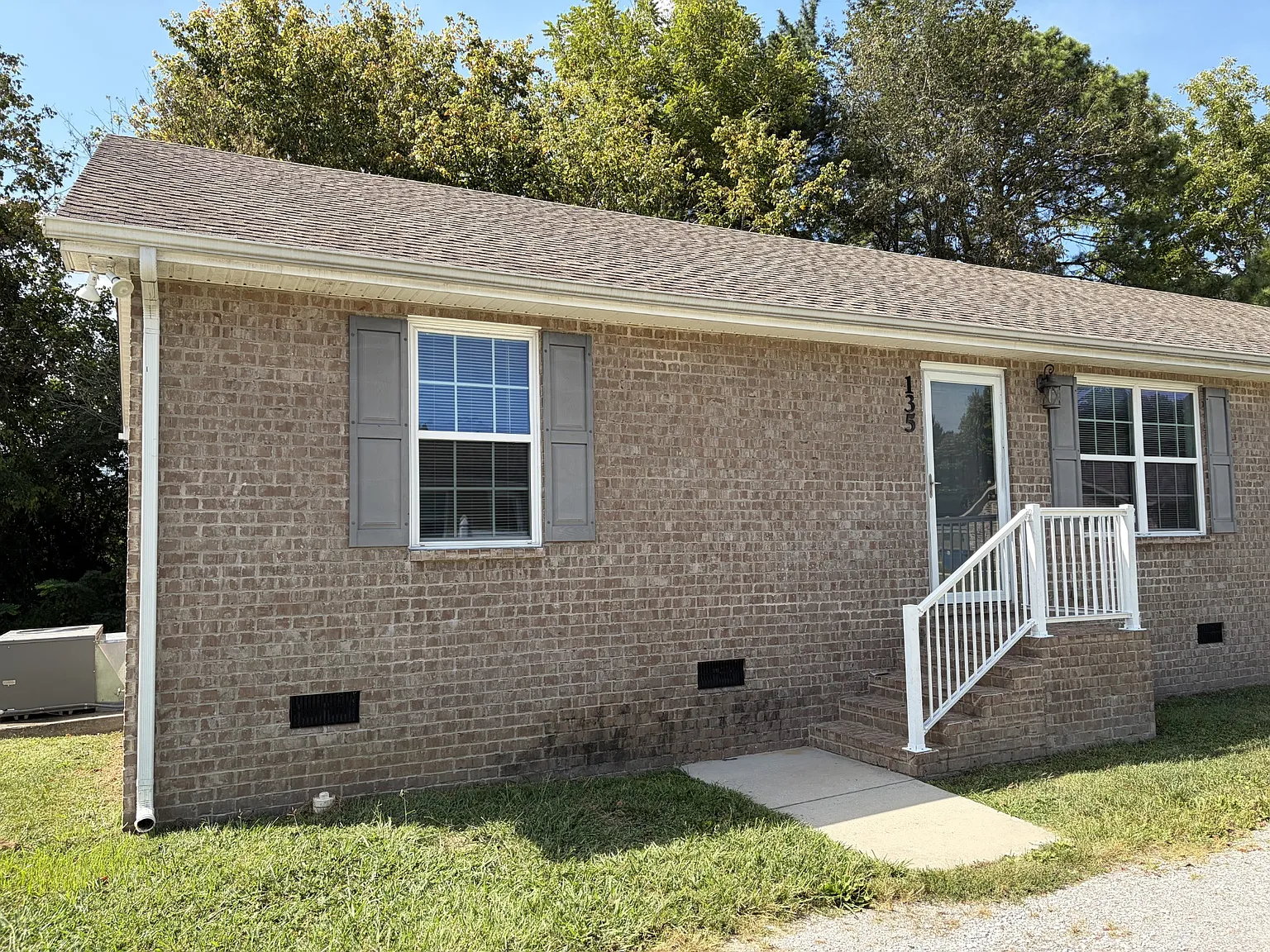 3 bed, 1.0 bath, 1000 sqft, $1,350 — Photo 2