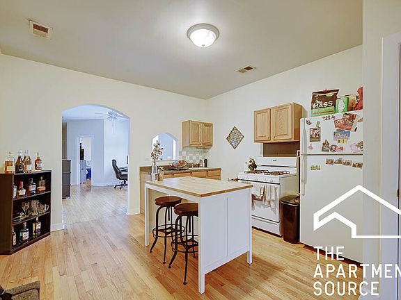 2nd image of 882 N Marshfield Ave #3F