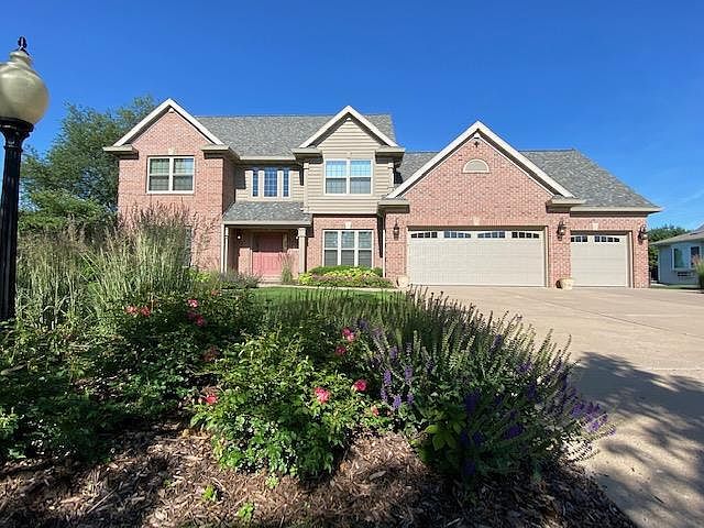 3902 Crestwood Dr Wausau Wi 54403 Mls 22103640 Zillow