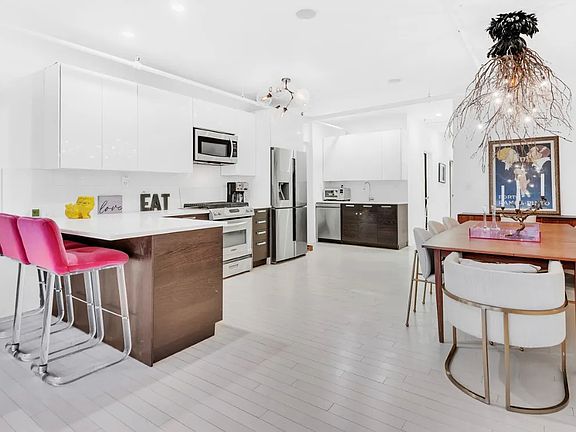3rd image of 147 27th St #2