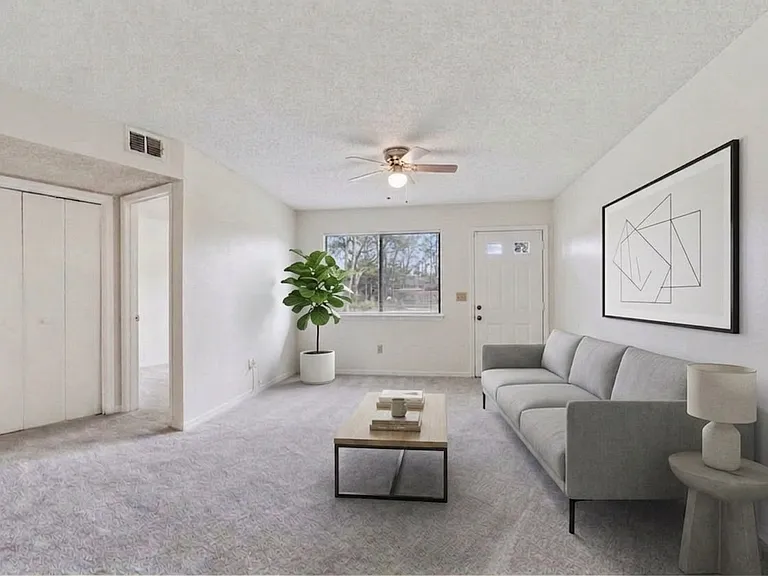 7086 Ponce De Leon Ave — Photo 4