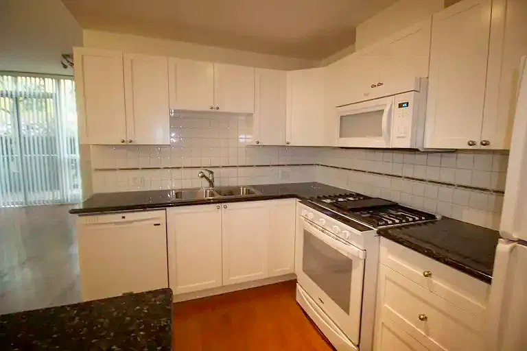 2 bed, 2.0 bath, 1234 sqft, $4,250 — Photo 4