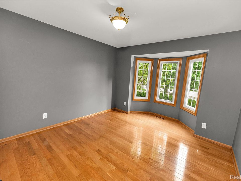 21797 Sabrina Dr, photo 12