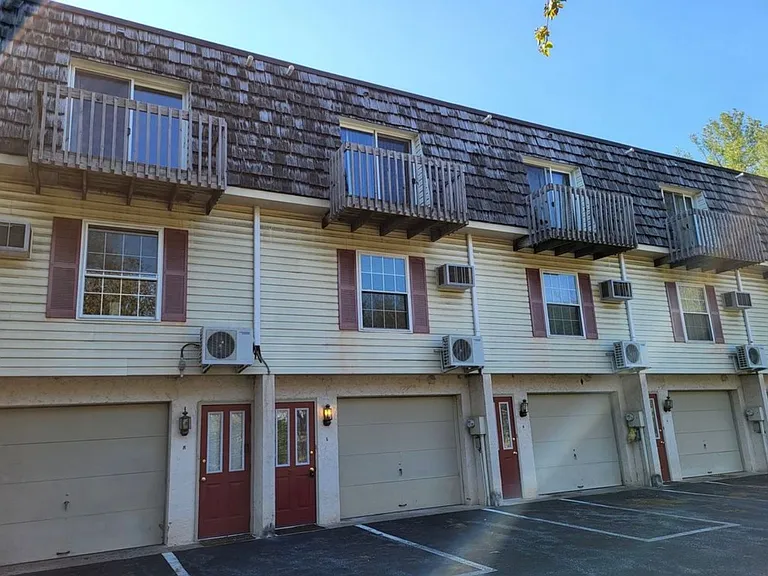 845 Silver Spring Plz — Photo 1
