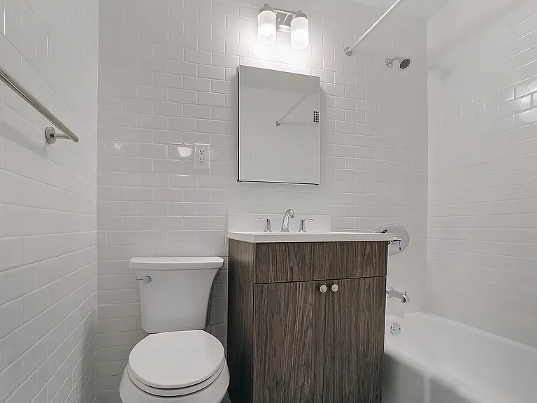 300 Mercer St #8C — Photo 7
