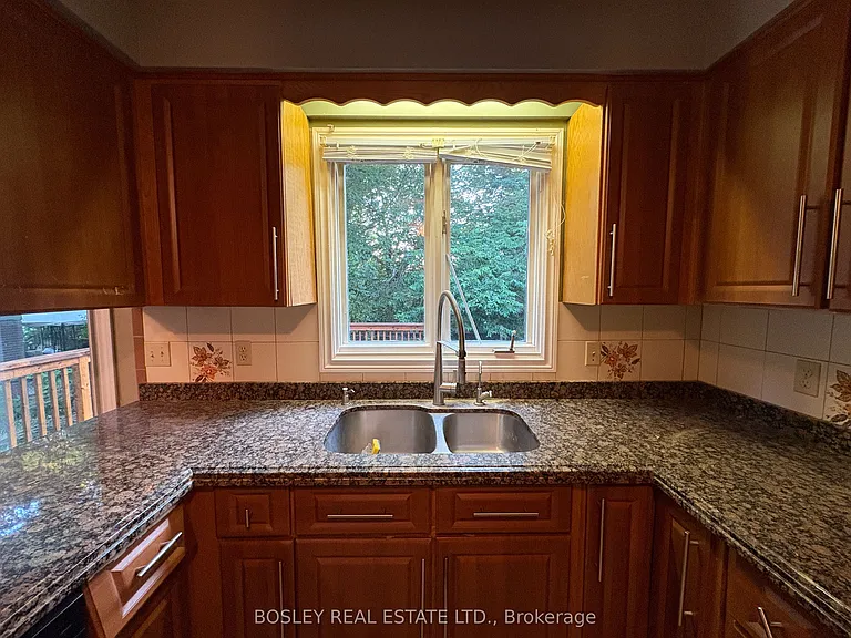 114 Lorne Ave — Photo 10