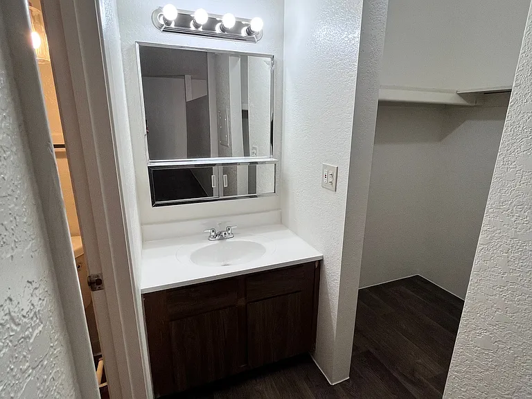 3052 N Alvernon Way #203 — Photo 5
