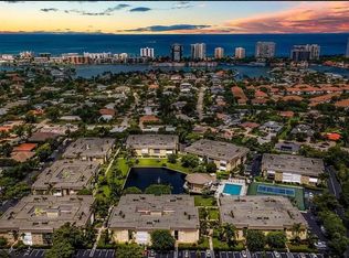788 Park Shore Dr APT H30, Naples, FL 34103