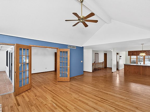 5th image of 1915 Elm Cir