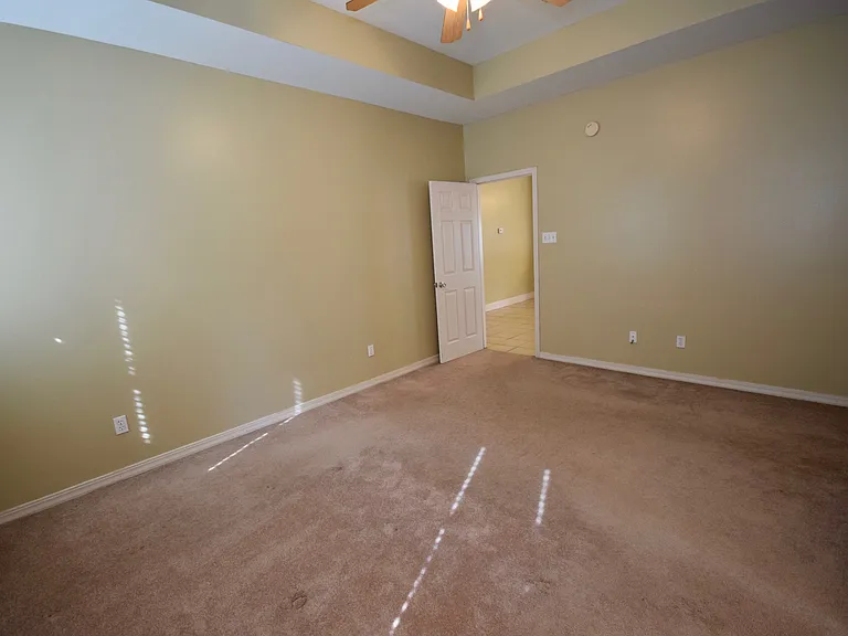 2306 Desiree St — Photo 9