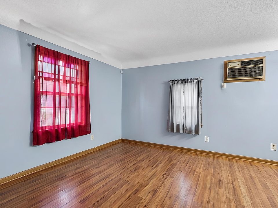 1st image of 1050 Matilda St