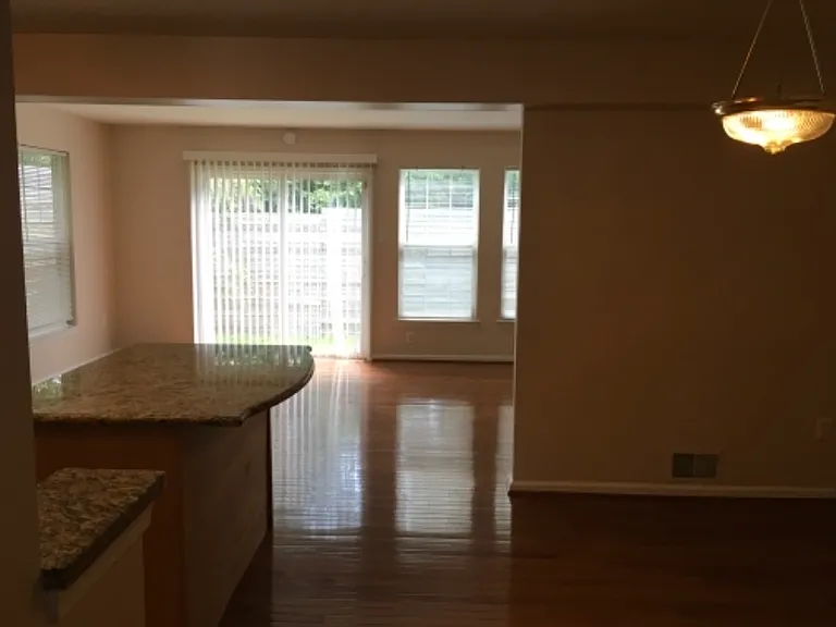 8701 Rochelle Dr — Photo 27