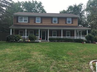 12 Maria Ct, Ronkonkoma, NY 11779