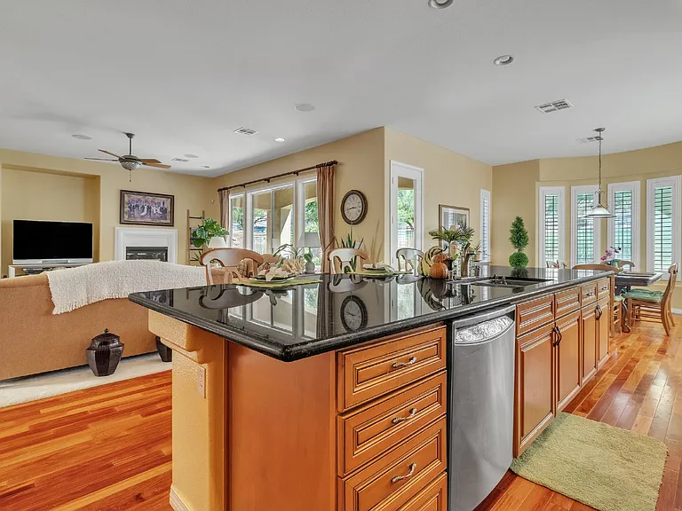 1455 Foothills Village Dr — Photo 23