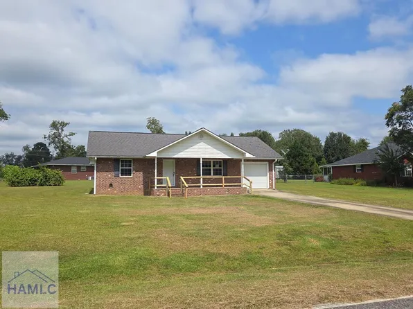 109 Lincoln Dr, Glennville, GA 30427