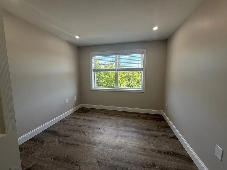 Pondsview Apartments — Photo 57