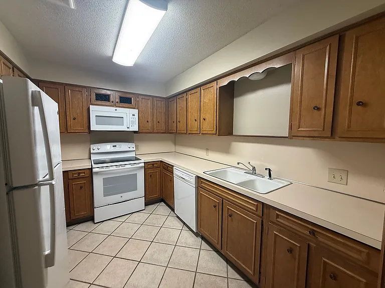 744 S Cedar St — Photo 11
