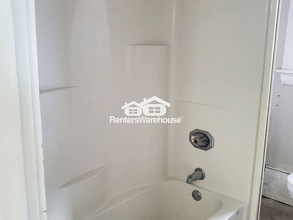 3rd image of 3458 Alberta St #2
