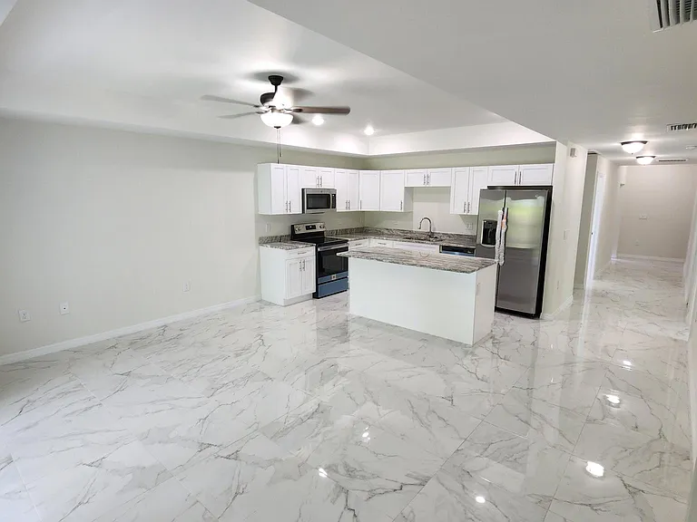 2127 Armour Rd — Photo 3