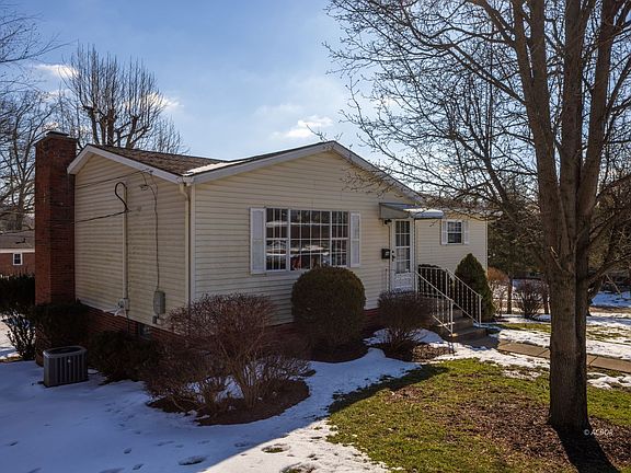 4th image of 44 Strathmore Blvd