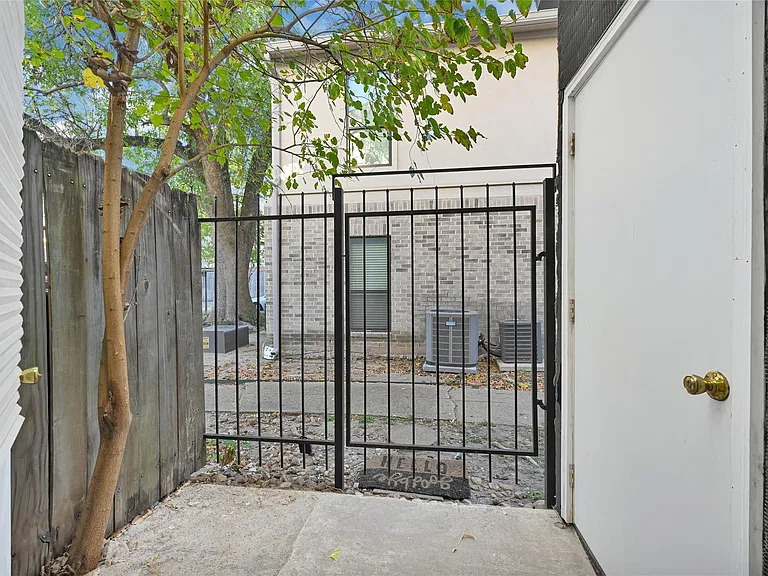 2425 Augusta Dr #29 — Photo 28