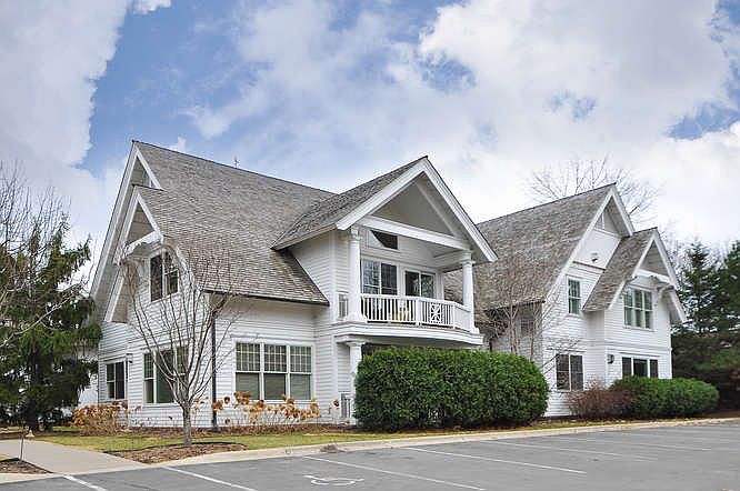 Rare 2nd floor unit w/deck