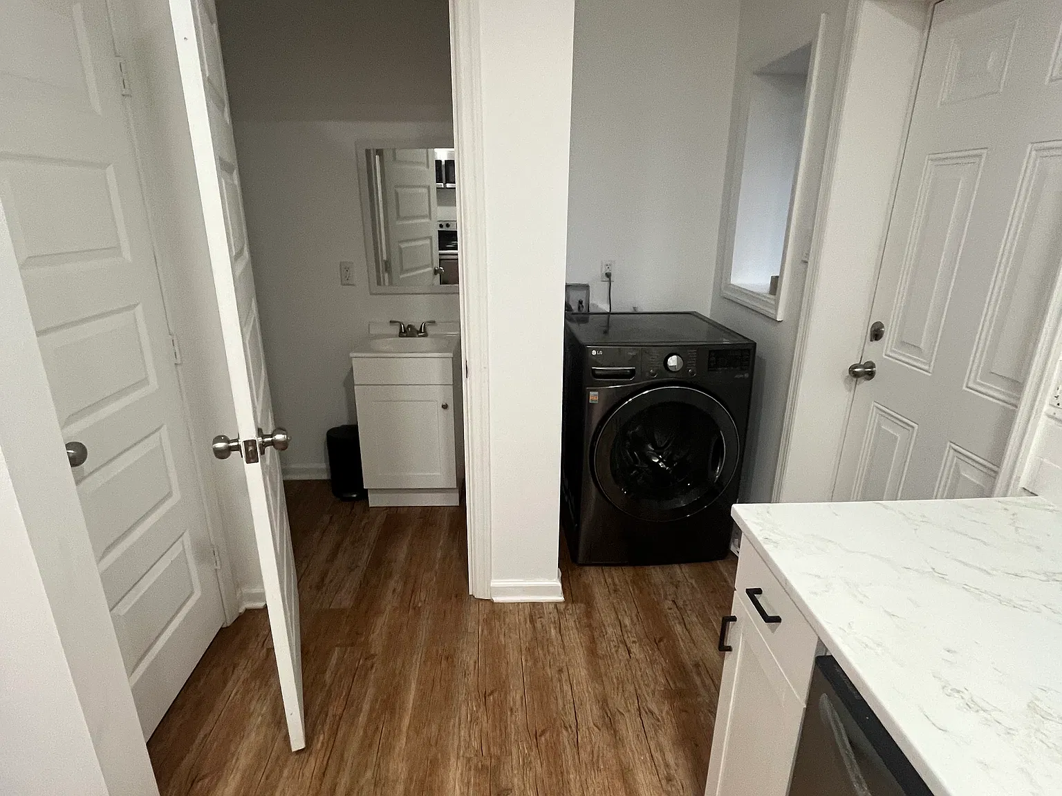 2 bed, 1.5 bath, 900 sqft, $1,300 — Photo 2