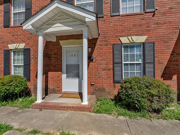 1491 Campus St — Photo 2