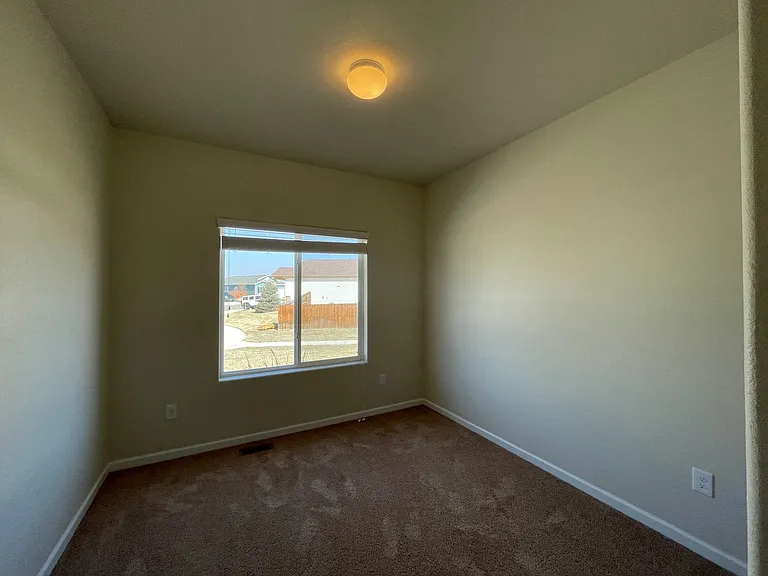 540 Colins Ct — Photo 12
