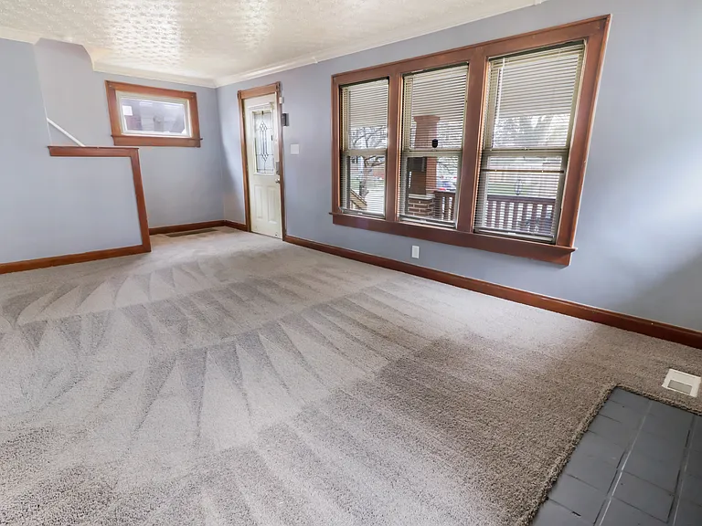 635 S Eureka Ave — Photo 3
