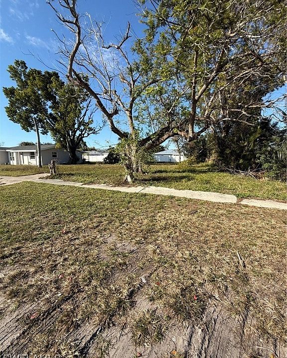 2nd image of 924 Ridgeway Dr