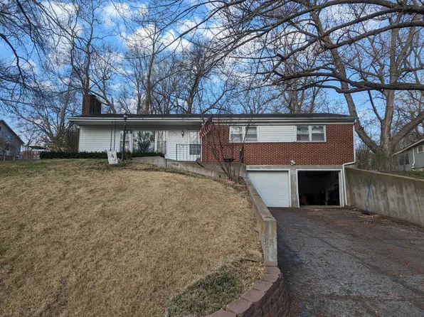 403 N 13th St, Atchison, KS 66002