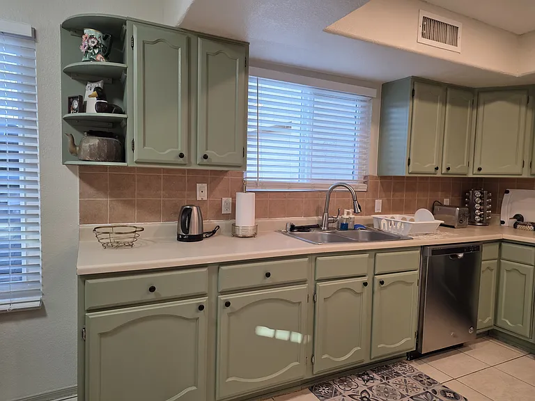 1311 W Folley St — Photo 8