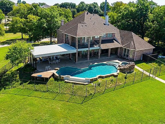 2nd image of 2525 E Brand Rd