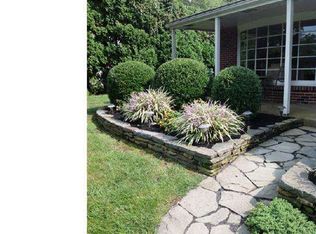 160 Lower Holland Rd, Holland, PA 18966