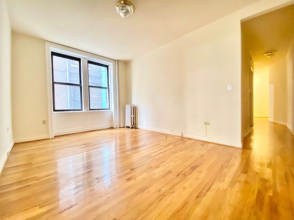 4th image of 3657 Broadway APT 2D