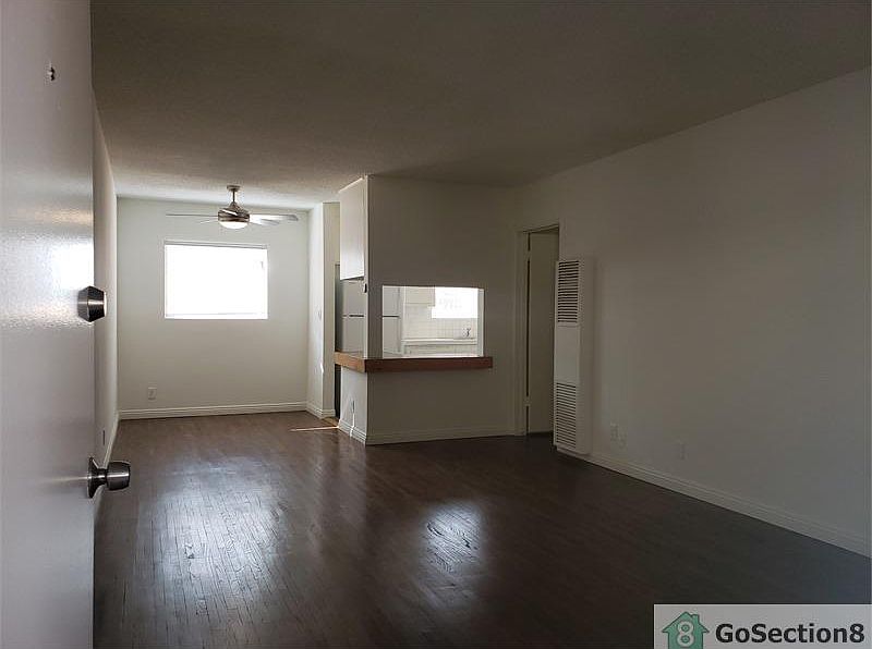 1st image of 11816 Chandler Blvd